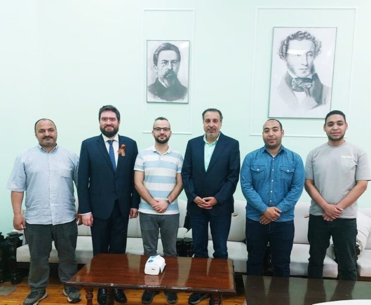 عالم روسى فى اسيوط لمكافحة السرطان 1 عالم روسى فى اسيوط لمكافحة السرطان