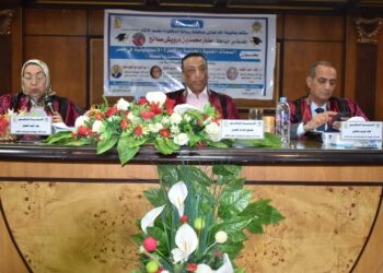 عميد آداب طنطا مناقشا لرسالة الدكتوراه بقسم الآثار السمات الفنية الخاصة بالأسرة الأنطونينية فى مصر