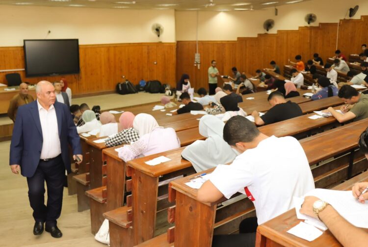 رئيس جامعة الدلتا التكنولوجية يتابع سير اختبارات نهاية العام الدراسي 1 رئيس جامعة الدلتا التكنولوجية يتابع سير اختبارات نهاية العام الدراسي