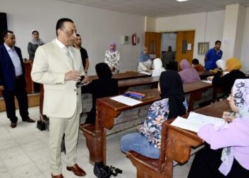 اليوم.. عميد آداب طنطا في جولة تفقدية للاطمئنان على سير أعمال امتحانات الفصل الدراسي الثاني لطلاب الفرقة الثانية