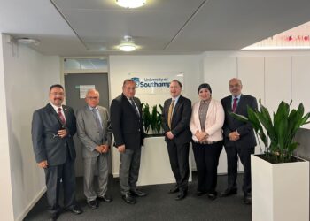 رئيس جامعة الإسكندرية يبحث إنشاء درجات علمية مزدوجة مع جامعة ساوث هامبتون بالمملكة المتحدة‎
