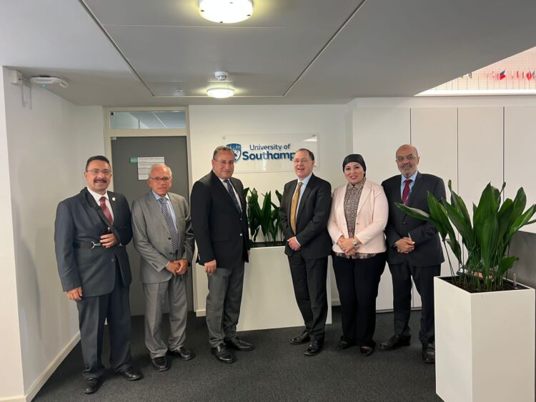 رئيس جامعة الإسكندرية يبحث إنشاء درجات علمية مزدوجة مع جامعة ساوث هامبتون بالمملكة المتحدة 1 رئيس جامعة الإسكندرية يبحث إنشاء درجات علمية مزدوجة مع جامعة ساوث هامبتون بالمملكة المتحدة