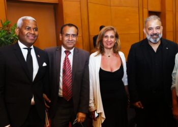 في حب مصر والدومينيكان .. عائشة ملكة الكمان تبهر جمهور الأوبرا المصرية