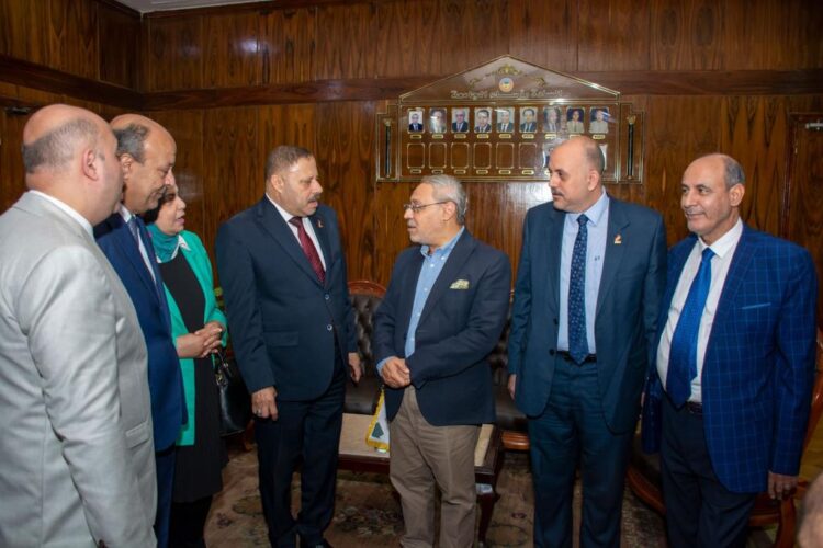 رئيس جامعة طنطا يستقبل وفد حزب مصر الحديثة