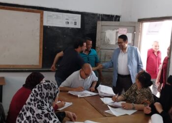 وكيل الوزارة يتفقد لجان تقدير الدرجات الدبلومات الفنية ويؤكد على مراعاة الدقة والجودة في العمل تحقيقاً لصالح الطلاب