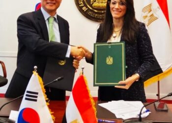 كوريا ومصر توقعان موافقة تنفيذ مشروع لصناعة وتوفير قطارات مترو القاهرة بين صندوق التعاون الكوري للتنمية الاقتصادية ووزارة التعاون الدولى المصرية