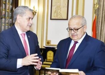 سفير الباراجواي يشيد بالحضارة المصرية في زيارته لجامعة القاهرة لتعزيز العلاقات بين البلدين
