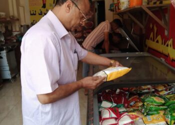 تحرير ٨١ محضر خلال الحملات التفتيش على المحال والأسواق