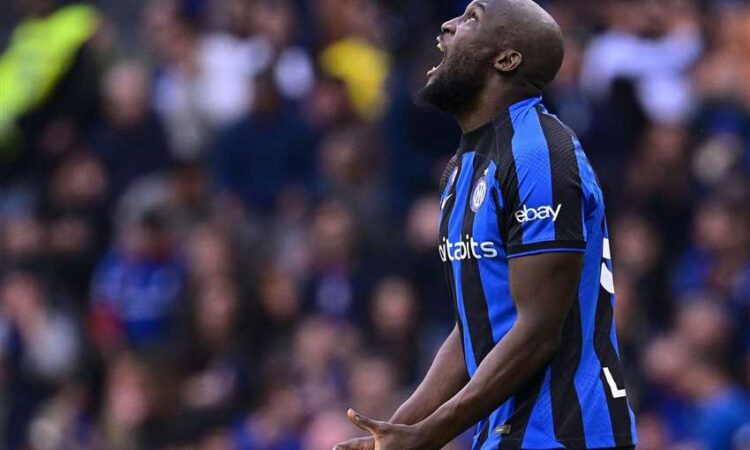 لوكاكو على أعتاب الهلال السعودي 1 لوكاكو على أعتاب الهلال السعودي