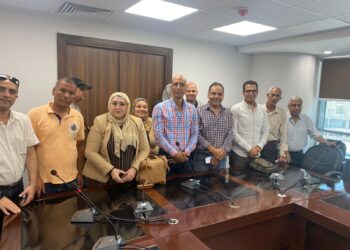 رئيس جهاز القاهرة الجديدة يلتقي سكان دار مصر القرنفل بالتجمع الأول لبحث مقترحاتهم ومطالبهم