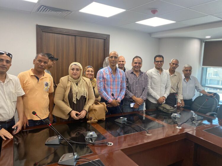 رئيس جهاز القاهرة الجديدة يلتقي سكان دار مصر القرنفل بالتجمع الأول لبحث مقترحاتهم ومطالبهم 1 رئيس جهاز القاهرة الجديدة يلتقي سكان دار مصر القرنفل بالتجمع الأول لبحث مقترحاتهم ومطالبهم