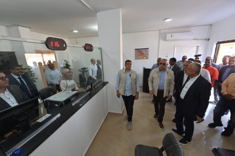 فى ختام جولة استمرت 5 ساعات بـ3 مدن جديدة: وزير الإسكان يتابع أعمال الطرق وموقف طلبات تقنين أوضاع الأراضي المضافة لمدينة العبور الجديدة بالقرار الجمهوري 249 لسنة 2016 1 فى ختام جولة استمرت 5 ساعات بـ3 مدن جديدة: وزير الإسكان يتابع أعمال الطرق وموقف طلبات تقنين أوضاع الأراضي المضافة لمدينة العبور الجديدة بالقرار الجمهوري 249 لسنة 2016