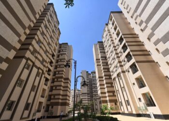 وزير الإسكان يتفقد وحدات سكن كل المصريين محور منخفضى الدخل