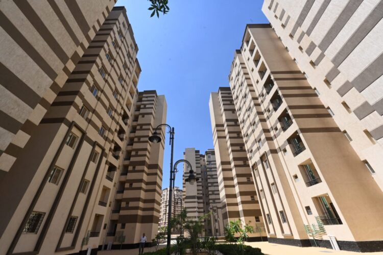 وزير الإسكان يتفقد وحدات سكن كل المصريين محور منخفضى الدخل 1 وزير الإسكان يتفقد وحدات سكن كل المصريين محور منخفضى الدخل