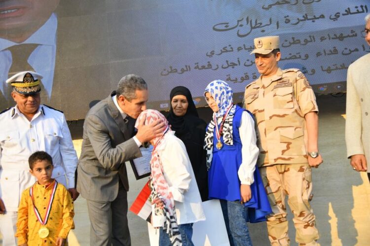 رئيس التحرير يكتب .. الشعور الوطنى النبيل يتجلى في تكريم الدكتور طارق رحمى محافظ الغربيه ٦٣ من أسر شهداء الجيش والشرطة .