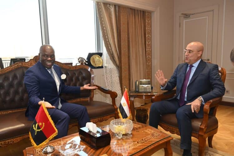 وزير الإسكان يتسلم دعوة نظيره الأنجولى لزيارة دولة أنجولا لتعزيز التعاون فى المجالات ذات الاهتمام المشترك 1 وزير الإسكان يتسلم دعوة نظيره الأنجولى لزيارة دولة أنجولا لتعزيز التعاون فى المجالات ذات الاهتمام المشترك