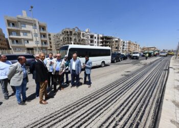 وزير الإسكان يختتم جولته بمدينة القاهرة الجديدة بتفقد عدد من مشروعات تطوير ورفع كفاءة محاور الطرق بالمدينة