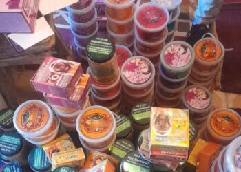 استمرار تكثيف الرقابه التموينيه… ضبط ٢٥٠٠ علبه سجاير مجهوله المصدر بطابا .. ٢٠٠ عبوة مستحضرات تجميل منتهيه الصلاحيه بمدينه دهب