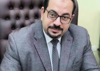 رئيس جامعة الفيوم .. ينقذ حياة مريضة بإجراء جراحة أورام معقدة