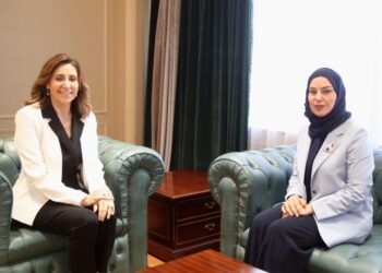 بحثا تكثيف الأنشطة الثقافية والإبداعية .. وزيرة الثقافة تلتقي سفيرة مملكة البحرين بالقاهرة