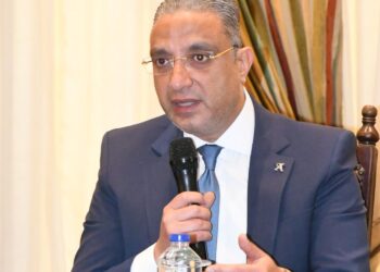 محافظ الفيوم يشهد الجلسة التشاورية الأولى لنتائج دراسة الأثر البيئي والاجتماعي لمشروع القطار الكهربائي السريع