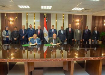 وزيرا الإنتاج الحربى و التعليم العالى والبحث العلمى يشهدان توقيع بروتوكول تعاون بين وزارة الإنتاج الحربى والجامعات التكنولوجية التابعة لوزارة التعليم العالى 1 وزيرا الإنتاج الحربى و التعليم العالى والبحث العلمى يشهدان توقيع بروتوكول تعاون بين وزارة الإنتاج الحربى والجامعات التكنولوجية التابعة لوزارة التعليم العالى