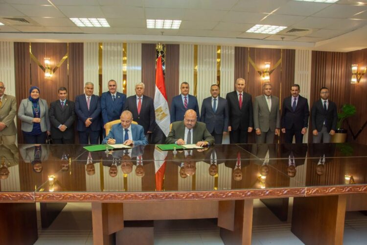 وزيرا الإنتاج الحربى و التعليم العالى والبحث العلمى يشهدان توقيع بروتوكول تعاون بين وزارة الإنتاج الحربى والجامعات التكنولوجية التابعة لوزارة التعليم العالى