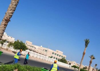 رئيس المدينة يتابع حملات النظافة العامة والمكثفة باحياء وشوارع مدينه طور سيناء