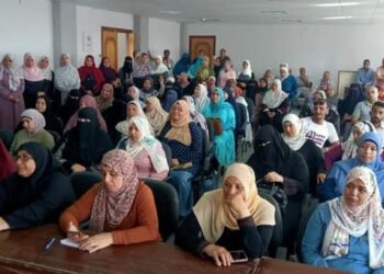 رئيس مجلس مدينه طور سيناء يعقد اجتماعا بالعالمين بمجلس المدينه