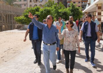 محافظ الإسكندرية يتابع اعمال تطوير ساحة أبو العباس المرسي (ميدان المساجد) بنطاق حي الجمرك