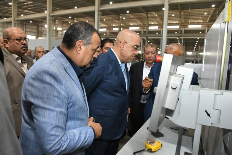 وزيرا الإنتاج الحربي والإسكان يتفقدان مصنع إنتاج المصاعد الكهربائية 1 وزيرا الإنتاج الحربي والإسكان يتفقدان مصنع إنتاج المصاعد الكهربائية