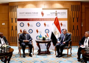 وزير البترول المصري يلتقي مع ناظره الجيبوتي علي هامش فعاليات منتدي مصر للتعدين