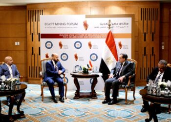 وزير البترول يلتقي مع وفد مجموعة الموارد اﻷوروأسيوية