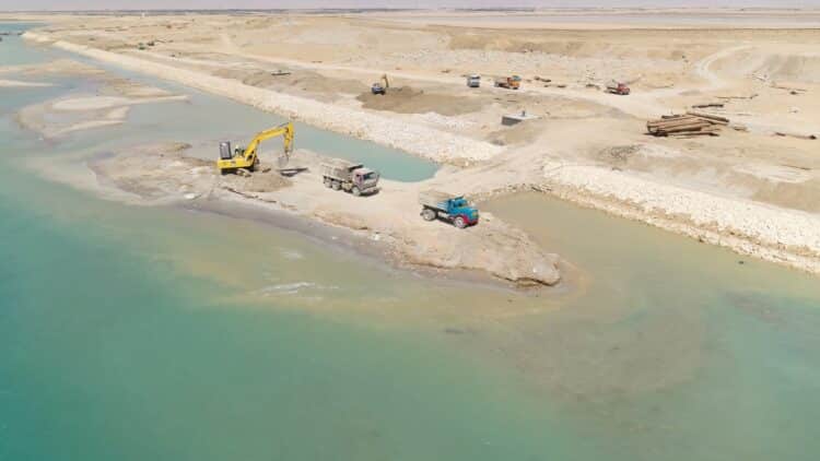 50 مليون متر مكعب من الرمال المشبعة بالمياه تم إزالتها بمشروع تطوير القطاع الجنوبي بقناة السويس