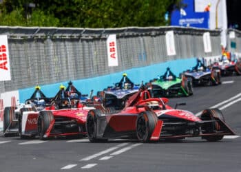 متصدر ترتيب السائقين في بطولة العالم للفورمولا إي يتطلع إلى الفوز باللقب أمام جمهوره