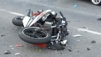 إصابة شخص إثر انقلاب دراجة نارية بطريق الفيوم فى 6 أكتوبر