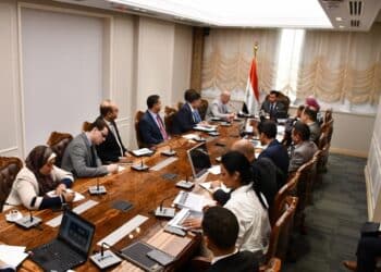 وزير الشباب والرياضة يبحث عدد من ملفات العمل في تطوير المنشآت الشبابية والرياضية
