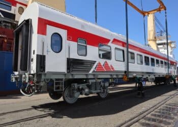 وزير النقل : وصول 15 عربة درجة ثالثة مكيفة جديدة قادمة من المجر الى ميناء الإسكندرية.