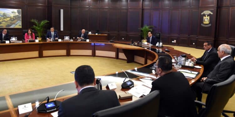 رئيس الوزراء يتابع الموقف التنفيذي للأعمال بالمتحف المصري الكبير وتطوير المنطقة المحيطة 1 رئيس الوزراء يتابع الموقف التنفيذي للأعمال بالمتحف المصري الكبير وتطوير المنطقة المحيطة