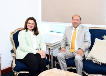 وزيرة الهجرة تستقبل السفير هشام بدر لبحث إشراك المصريين بالخارج في المبادرة الوطنية للمشروعات الخضراء الذكية