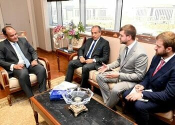 وزير التجارة والصناعة يبحث مع شركة روسية كبرى خططها للتوسع في مصر