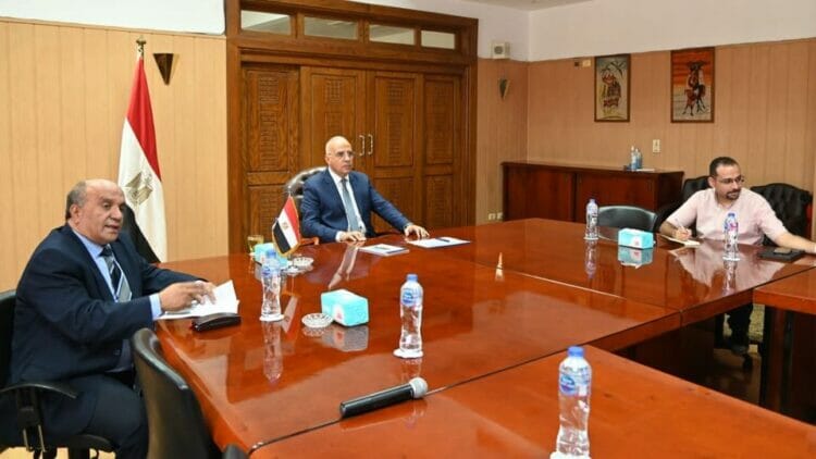 سويلم يتابع الخطوات التنفيذية للتحول للرى الحديث فى مزارع قصب السكر بالصعيد 1 سويلم يتابع الخطوات التنفيذية للتحول للرى الحديث فى مزارع قصب السكر بالصعيد