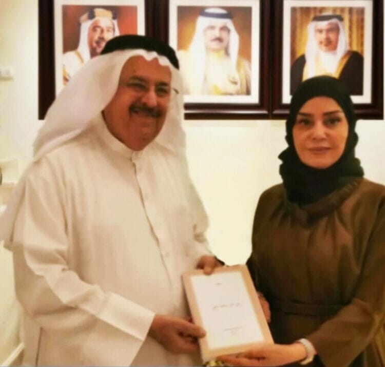 سفيرة مملكة البحرين بالقاهرة تشيد بكتاب السفير خليل الذوادي في دعم الثقافة والوطنية