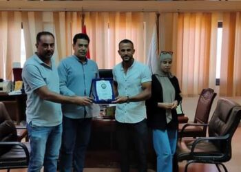 وكيل الوزاره الشباب والرياضه يكرم المنقذ المتطوع بشواطئ طور سيناء