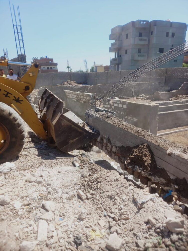 حملات مستمرة لإزالة التعديات على الأراضي الزراعية بقطور والمحلة 1 حملات مستمرة لإزالة التعديات على الأراضي الزراعية بقطور والمحلة