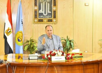 محافظ أسيوط يعلن تطبيق الكتاب الدورى الخاص بتنظيم العمل يوم الأحد من كل أسبوع خلال شهر أغسطس