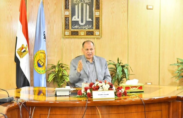 محافظ أسيوط يعلن تطبيق الكتاب الدورى الخاص بتنظيم العمل يوم الأحد من كل أسبوع خلال شهر أغسطس