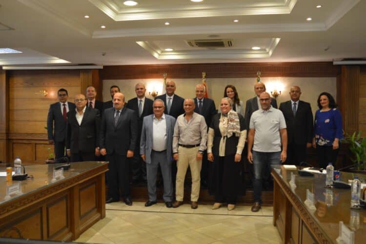 محافظ الجيزة يوقع بروتوكول تعاون مع جهاز تنمية المشروعات لتطوير منطقتي ميت عقبة وأرض اللواء
