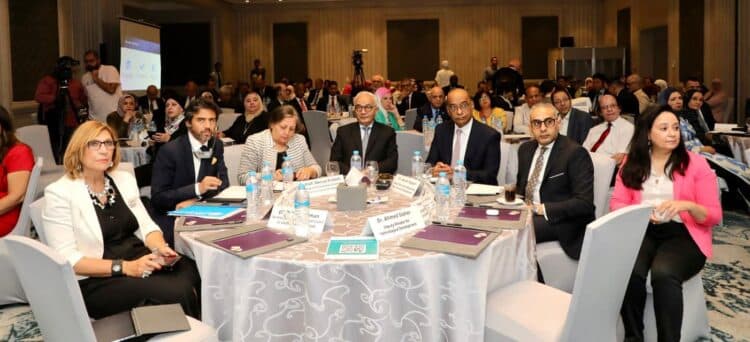 وزير التربية والتعليم يشهد الجلسة الخاصة بالممارسات الجيدة فى تطوير الإطار العام للمناهج وتاثيرها على مخرجات التعلم 1 وزير التربية والتعليم يشهد الجلسة الخاصة  بالممارسات الجيدة فى تطوير الإطار العام للمناهج وتاثيرها على مخرجات التعلم