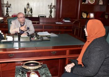 محافظ بني سويف يوجه بتقديم التيسيرات لحملة طرق الأبواب